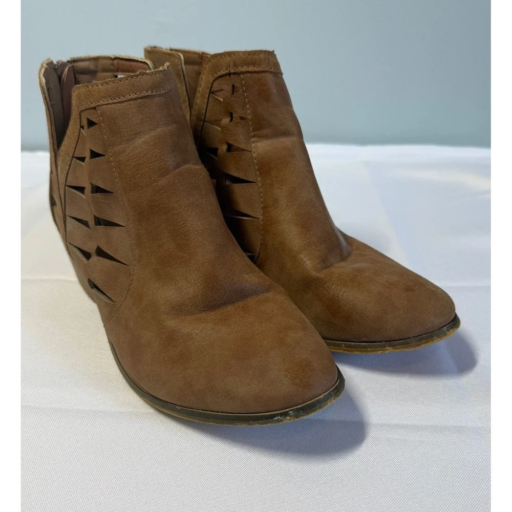 Tan Laser Cut Out Ankle Booties Western Stacked Heel Rear Zip Brown Womens 9 US